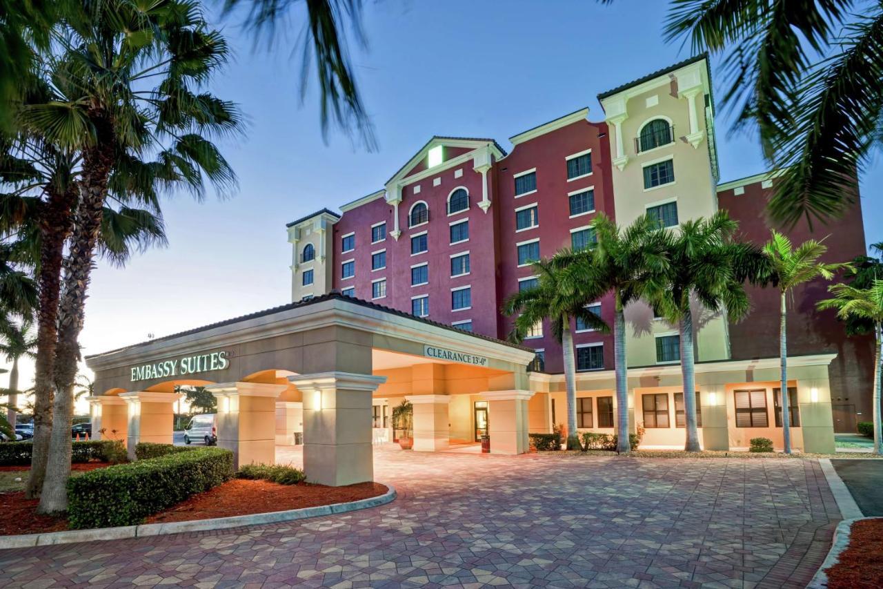 Embassy Suites Fort Myers - Estero Exterior photo